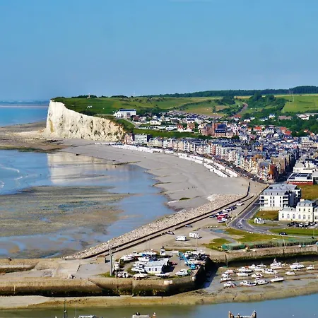 Appartement d'une chambre avec vue sur la mer balcon et wifi a Mers les Bains a 3 km de la plage *